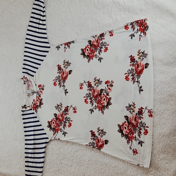 Floral and Striped tshirt, Size 12. So pretty 😍 - Picture 2 of 9